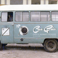 Los vehículos rotulados por Juan el Petudo