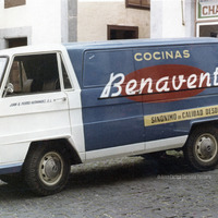 Los vehículos rotulados por Juan el Petudo