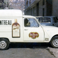 Los vehículos rotulados por Juan el Petudo